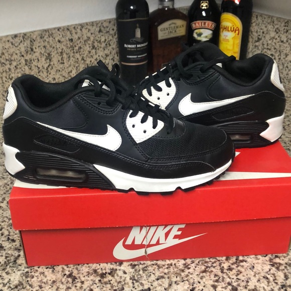Nike Shoes - Women’s Air Max 90 Essentials Sz 8.5 black/white